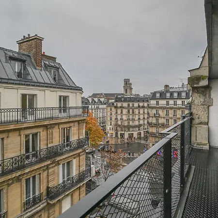 Place In Saint Germain Des Près Parigi
